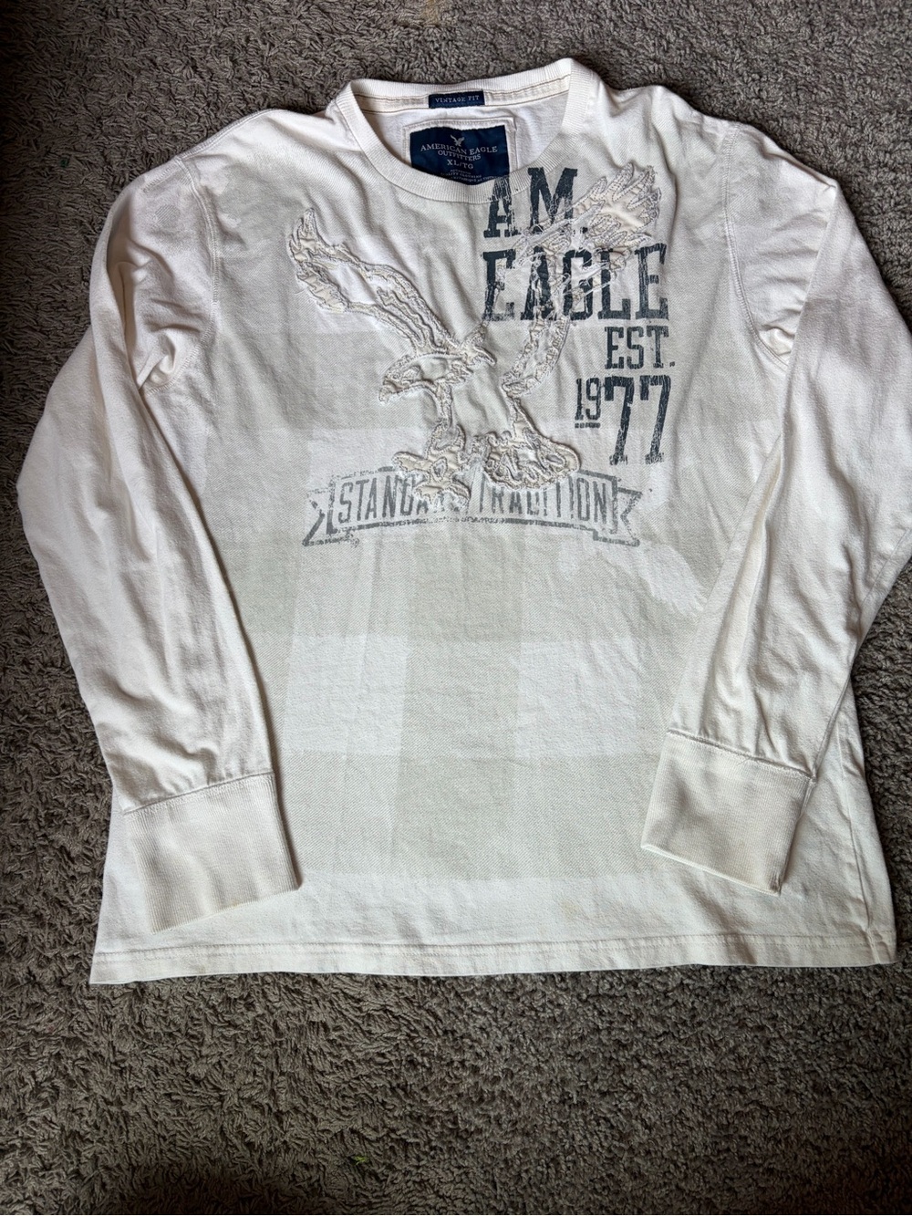 Vintage American Eagle Outfitters Cream Long-Sleeve Graphic Tee